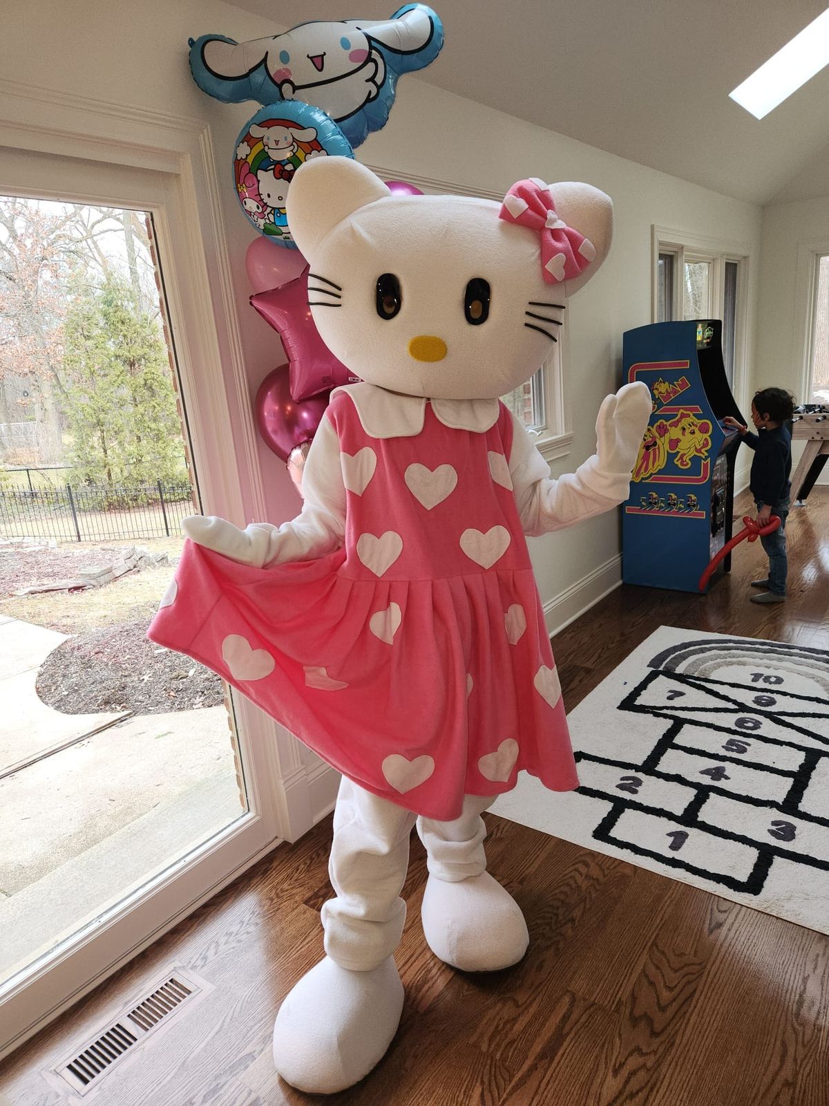 Hello Kitty mascot character for birthday parties in San Diego